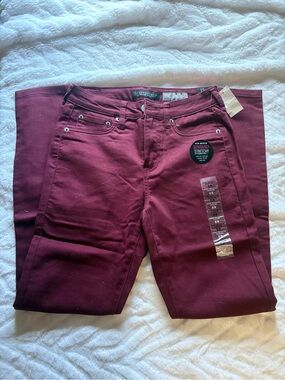 Aeropostale Women’s Skinny Jeans in Burgundy